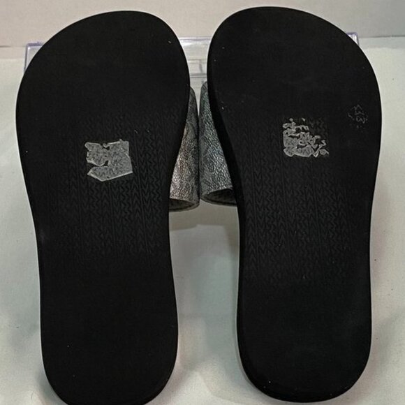 Michael Kors Silver Monogram Slide Sandals Women’s 8M Logo Strap Flat - Picture 9 of 10